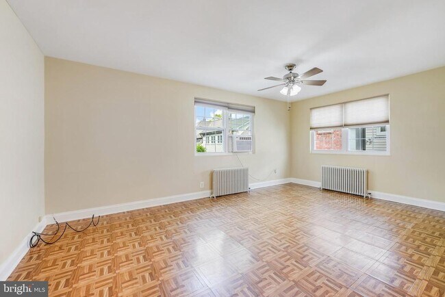 Foto del edificio - 2726 Washington Blvd