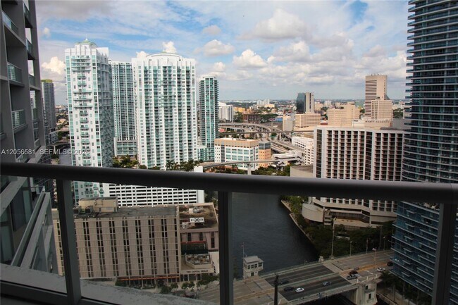 Foto del edificio - 465 Brickell Ave