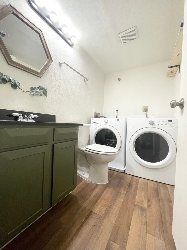 Photo - 2221 W Farmdale Ave Townhome