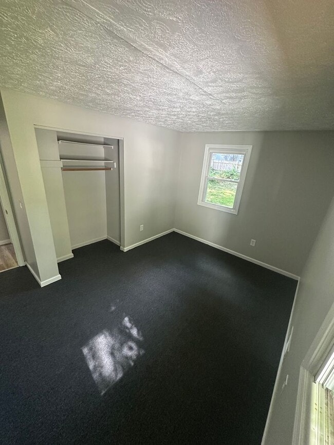 Building Photo - 35 Aurora St