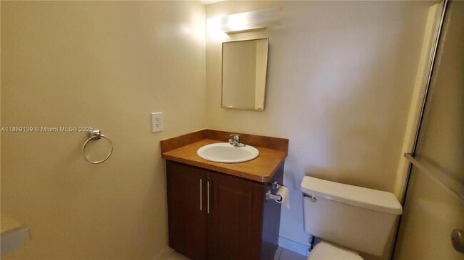 Building Photo - 2 bedroom in Hollywood FL 33023