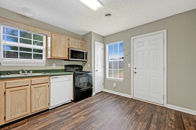 Building Photo - Move-In Ready 3B/2B Nashville Home!