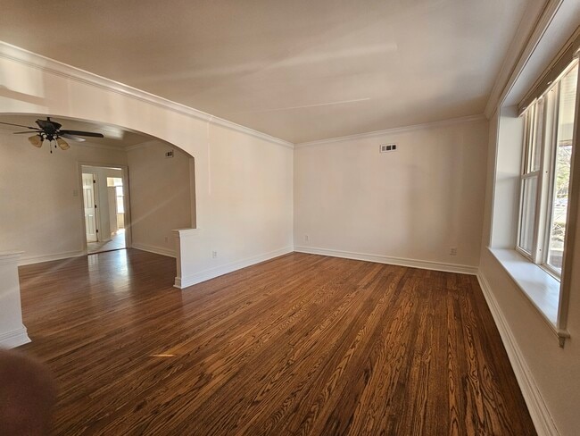Building Photo - 5040 Sutherland Ave