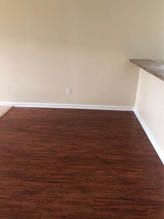 Building Photo - 700 Chatham Ct