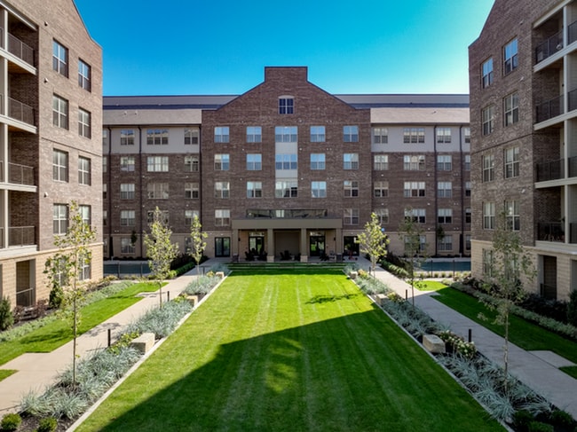 The Sage at Jeffrey Park: Courtyard and Greenspace - The Sage at Jeffrey Park