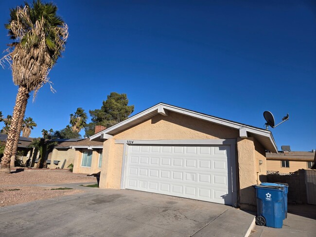 Building Photo - Spacious 4 Bedroom Home with 2 Car Garage!