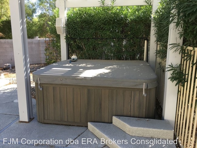 Building Photo - 9800 Del Mar Heights St