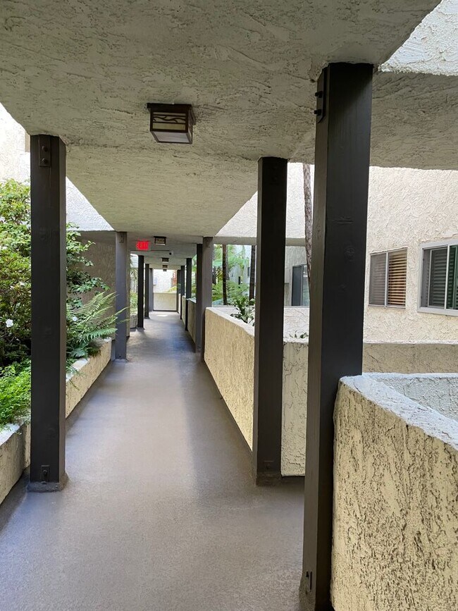 Foto del edificio - 8400 De Longpre Ave