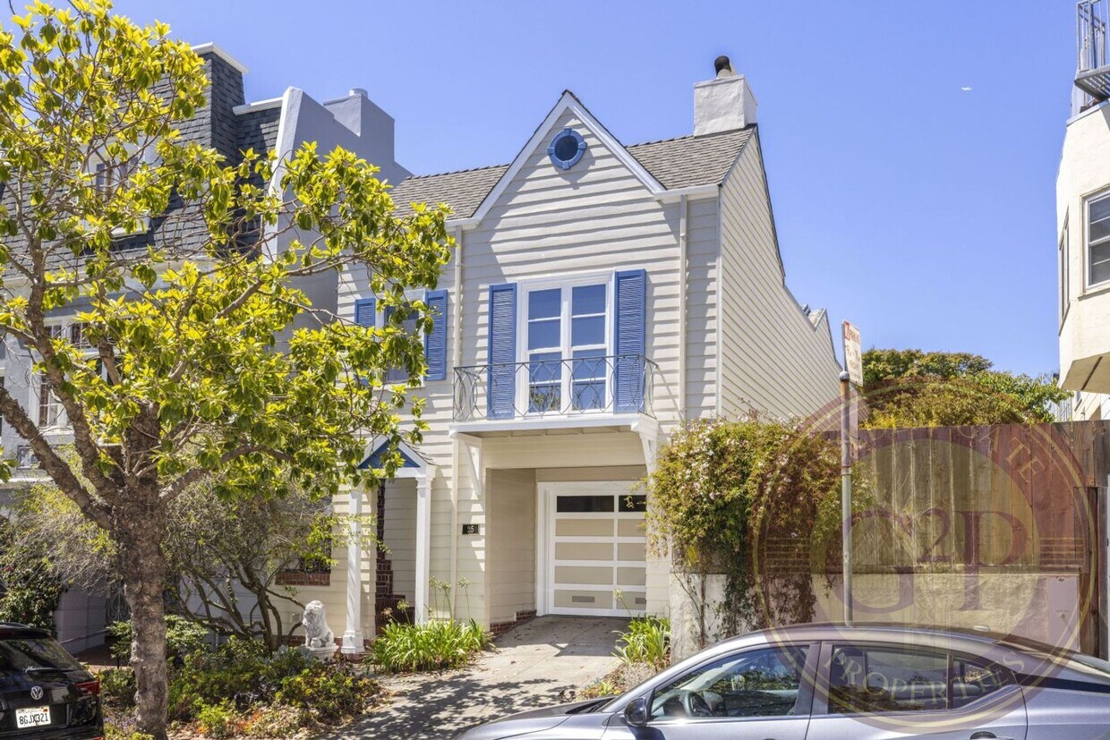 Foto principal - Lone Mountain - 3 BR, 2 BA House 2,185 Sq....