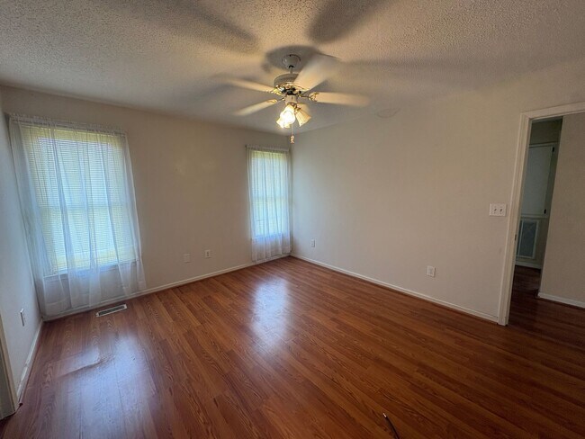 Foto del edificio - Spacious 3-Bedroom Home in a Prime Fountain Inn Location