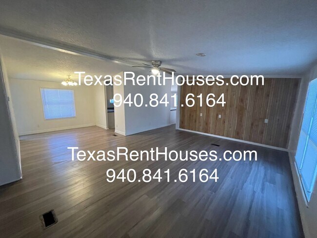 Building Photo - Beautiful Home Inside and Out!!!