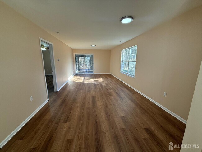 Foto del edificio - 351 Constitution Cir