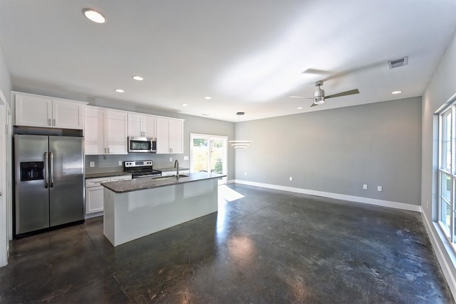 Building Photo - 1510 Wembley Dr