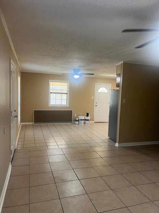 Building Photo - NEW ON MARKET  BREAUX BRIDGE!