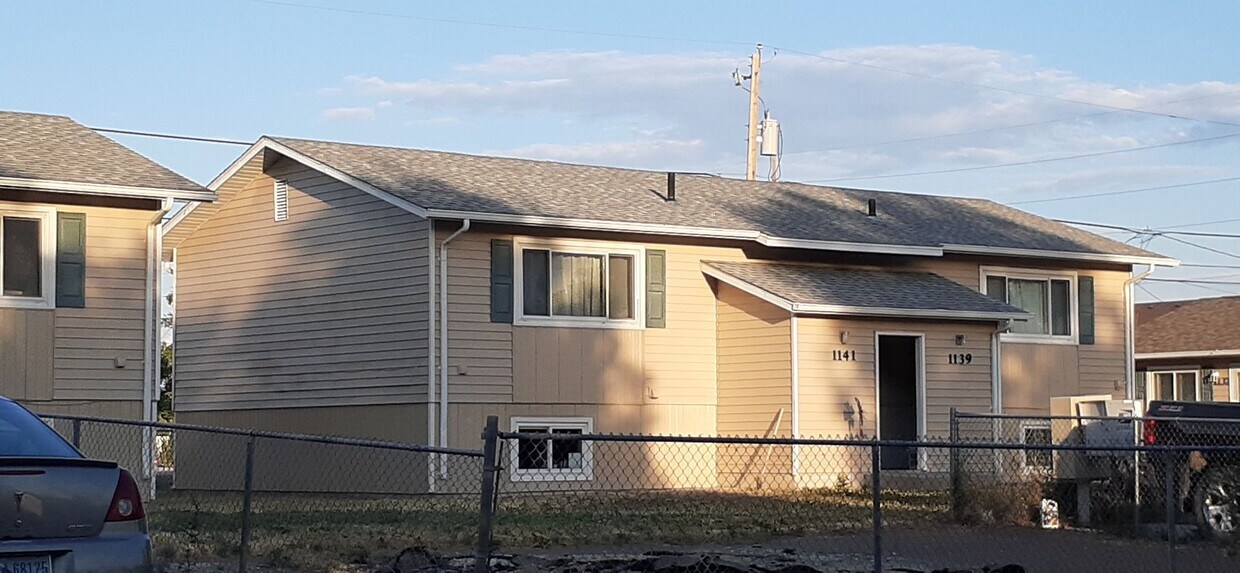 Primary Photo - Large 3-Bedroom Townhome For Rent in Casper!