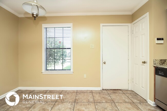 Foto del edificio - 7437 Barnstable Rd