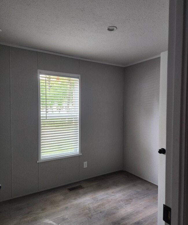 Building Photo - 400 Landrey Dr