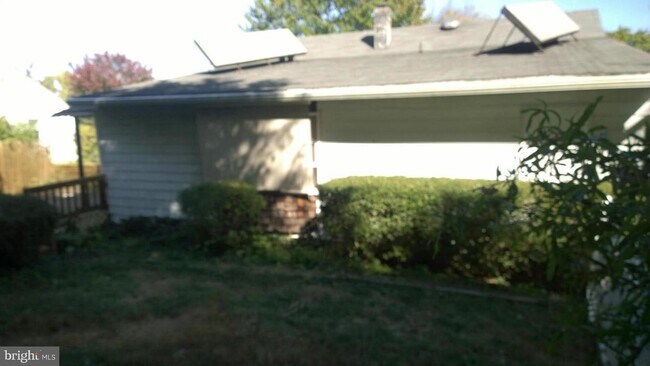 Building Photo - 1746 Pimmit Dr