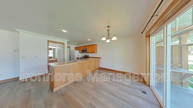 Foto del edificio - 5471 Glenellen Dr