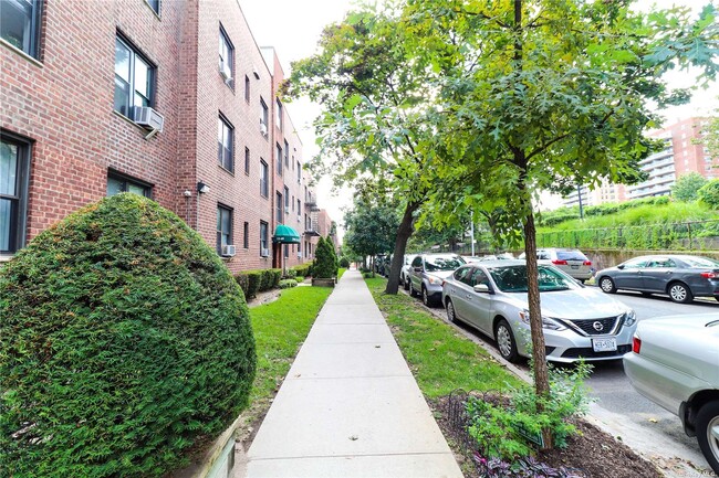 Building Photo - 52-05 39th Rd