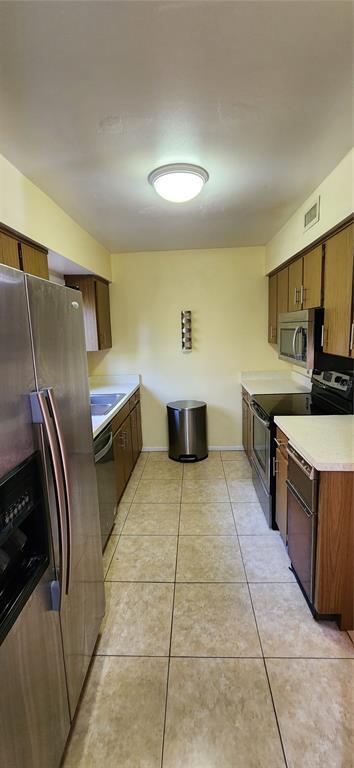 Foto del edificio - 223 Crown Oaks Way