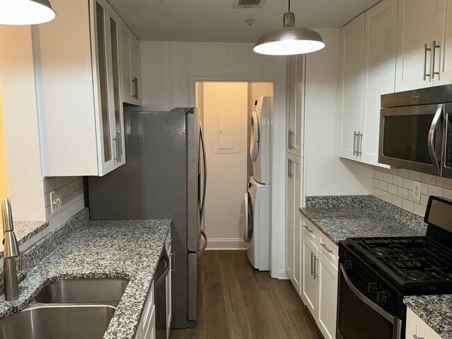 Foto del edificio - Beautiful 3BR 2BA condo located in the Dec...