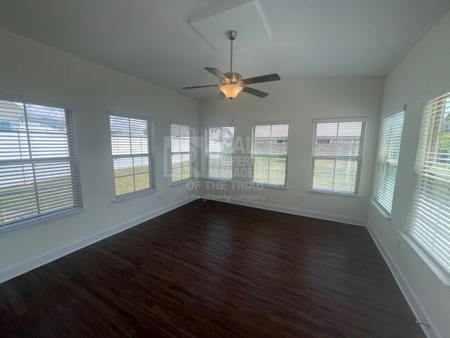 Foto del edificio - Majestic 5Bd/3.5Br Home in Colfax, zoned S...