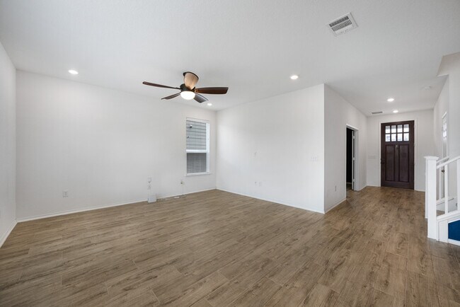 Foto del edificio - 5124 Lazy Ct Dr