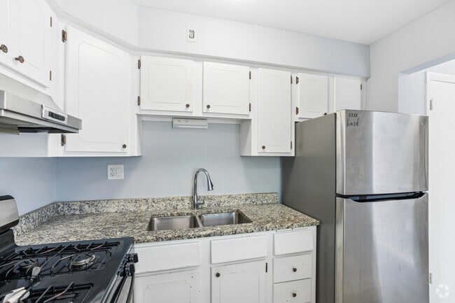 Interior Photo - 392 Executive Dr