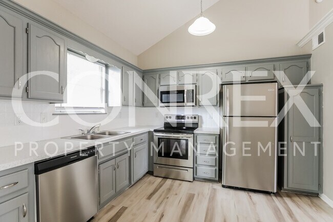 Building Photo - Gorgeous 3 Bedroom in Greenwood!
