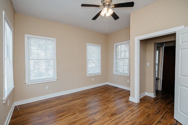 Foto del edificio - Renovated 2 Bed 2 Bath Charleston Victorian Home