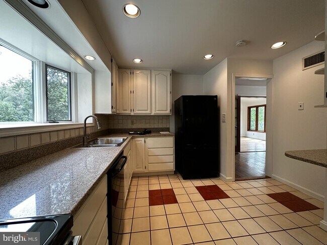 Building Photo - 3011 Military Rd