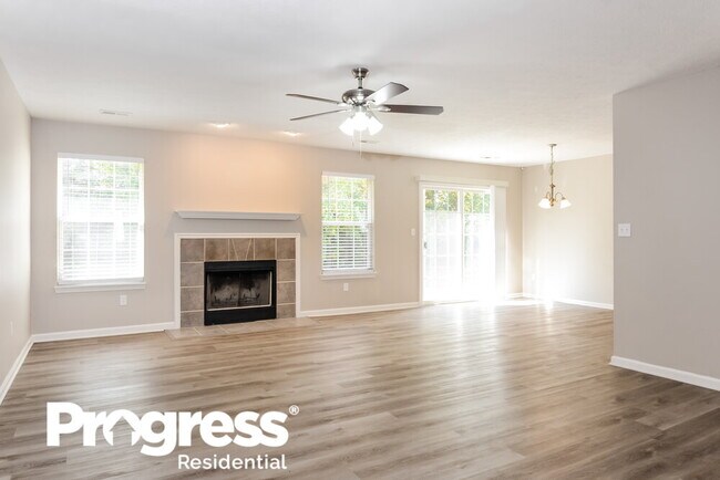 Building Photo - 904 Flying Sun Dr