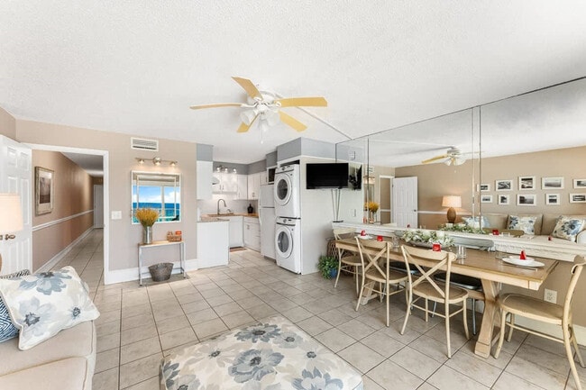 Building Photo - 8743 Thomas Dr