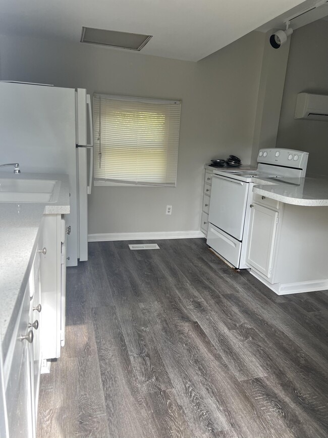 Building Photo - 1104 Rucker St