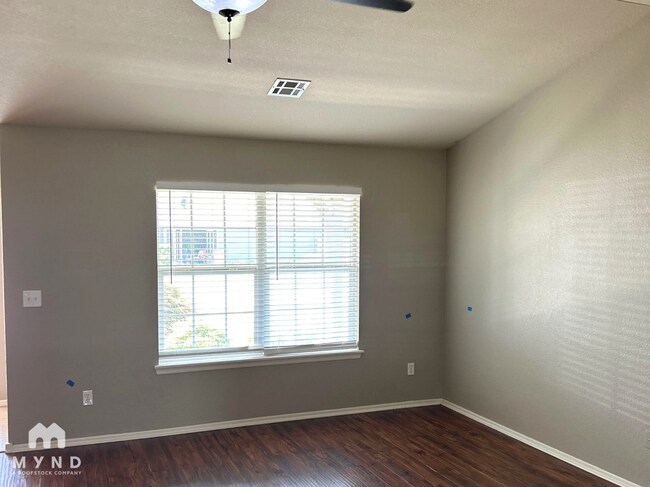 Foto del edificio - 11421 E 110th Pl N