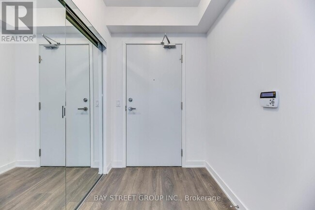 Photo du bâtiment - 99-799 Broadway Ave