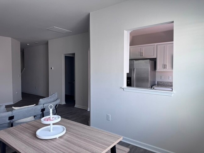 Building Photo - 285 Moyer Dr