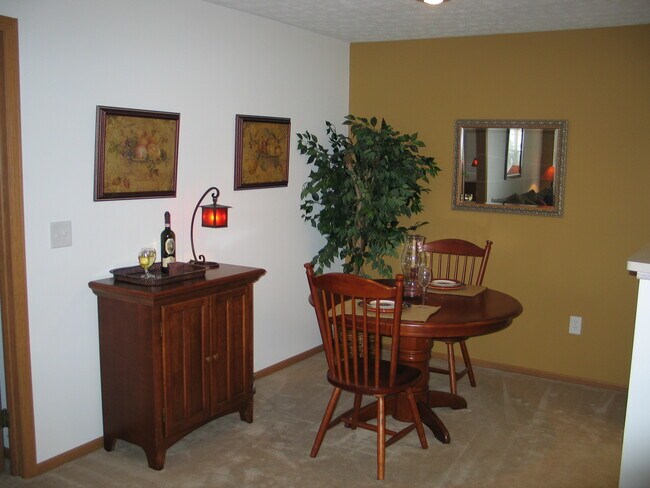 Building Photo - 1173 L'Amour Ln