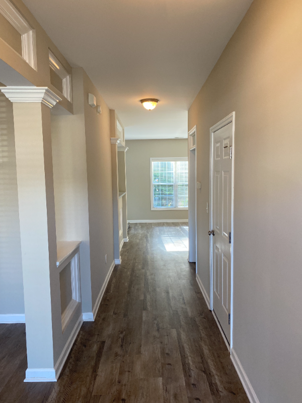Building Photo - 8000 Willowglen Dr
