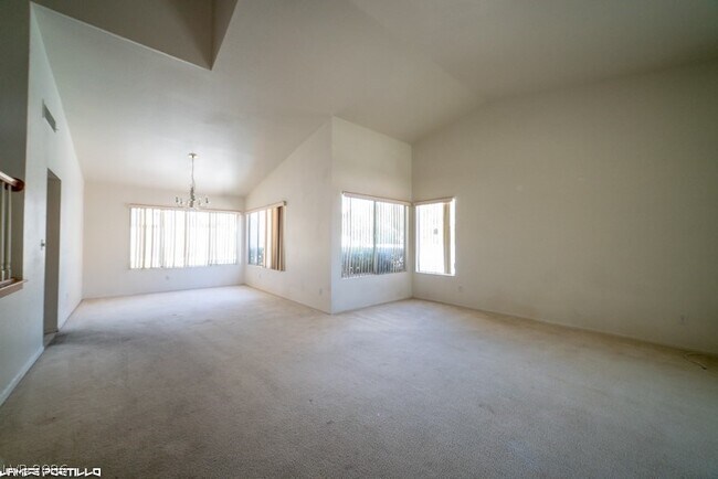 Building Photo - 910 Hollowbluff Ave