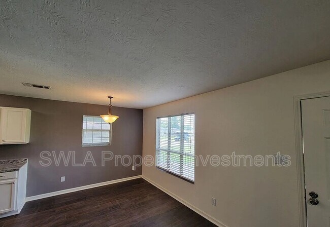 Building Photo - 614 Sally Mae St