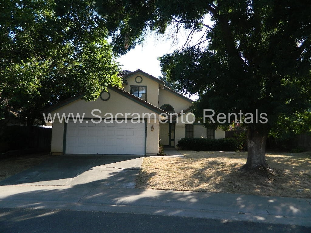 Primary Photo - Spacious 4bd/2.5ba Elk Grove Home with 2 C...