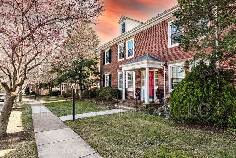 Foto principal - 3359 S Wakefield St