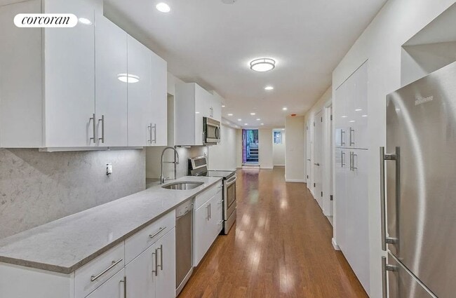Building Photo - 331 E 89th St