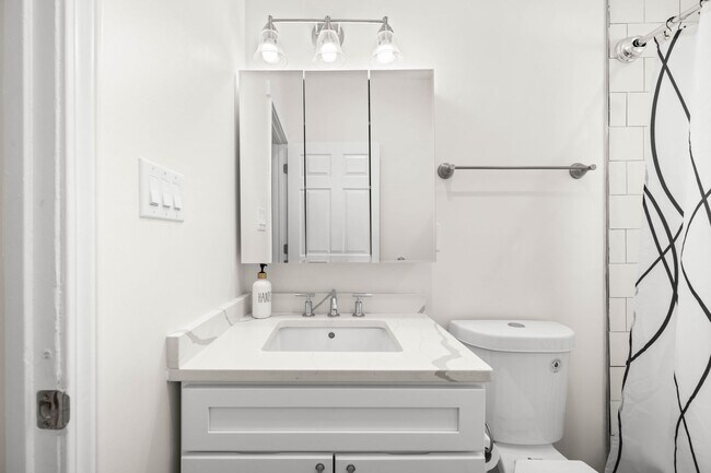 Building Photo - 1215 N Warman Ave