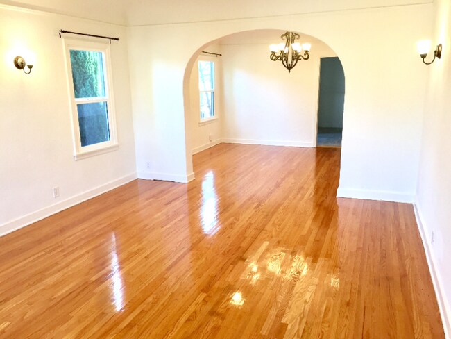 Foto del edificio - 1106.5 S Doheny Dr