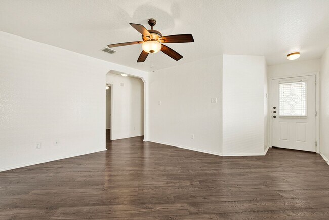 Building Photo - Cozy 3 Bedroom Home in Far West San Antonio!