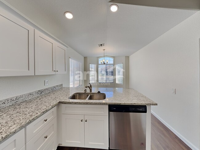 Building Photo - 2256 E Monona Dr
