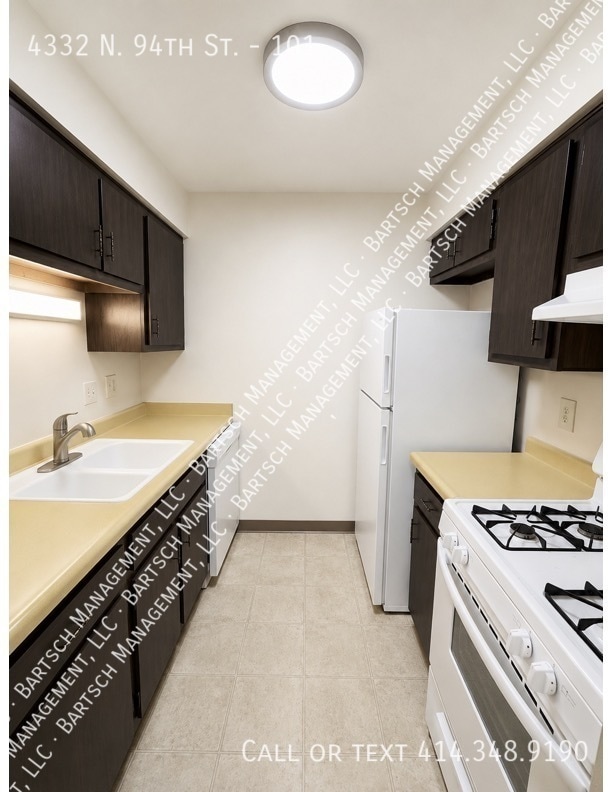 Building Photo - 4332 N 94th St